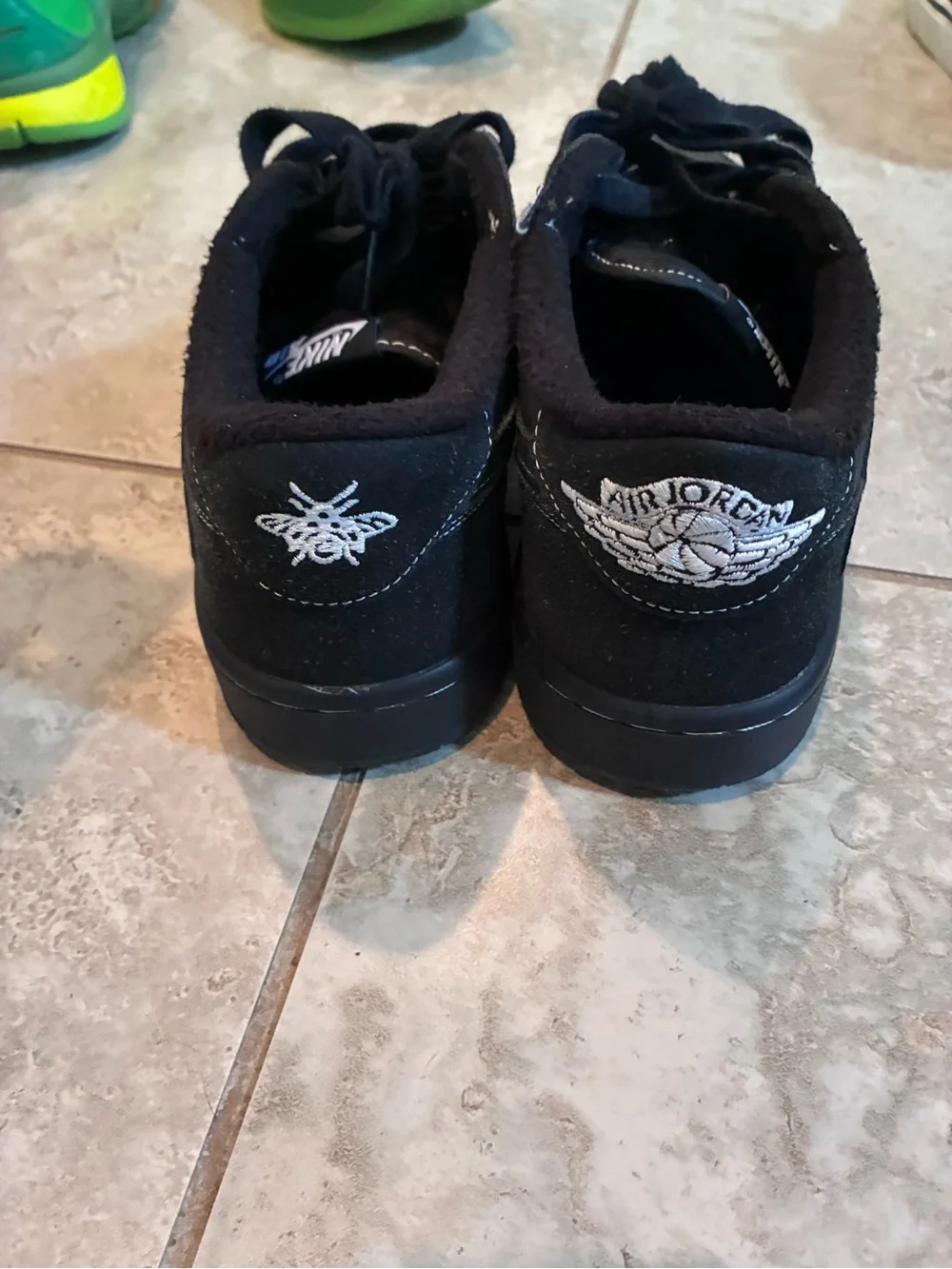 Nike Men's Black Low-Top Sneakers with White Stitching